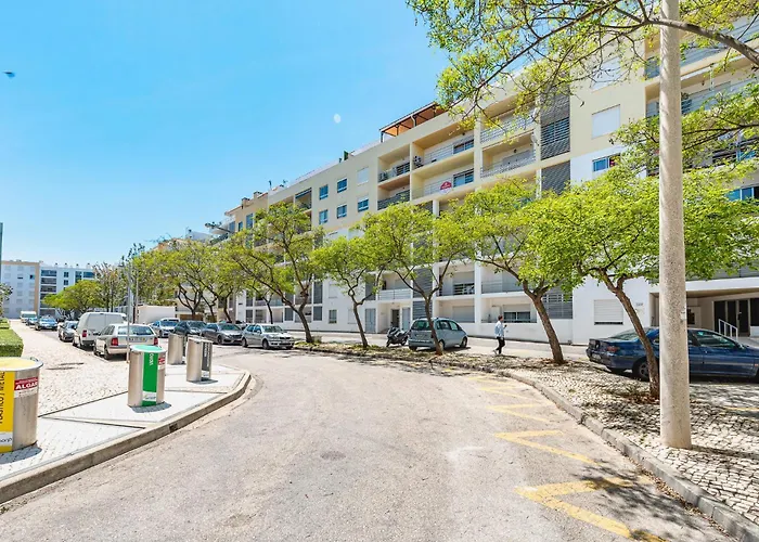 The Canadians Escape ~ Relaxing Portugal Portimão