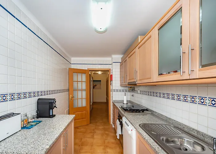 The Canadians Escape ~ Relaxing Portugal