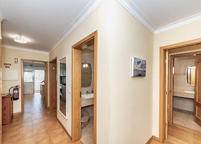 The Canadians Escape ~ Relaxing Portugal