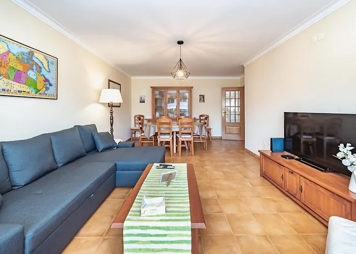 The Canadians Escape ~ Relaxing Portugal Portimão